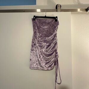 Chic Strapless Velvet Dress in Soft Purple